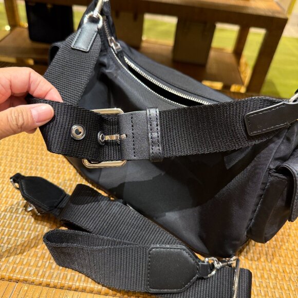 Best Price ‼️Tory Burch Nylon Convertible Shoulder Bag 164444 $450 - Picture 8 of 12